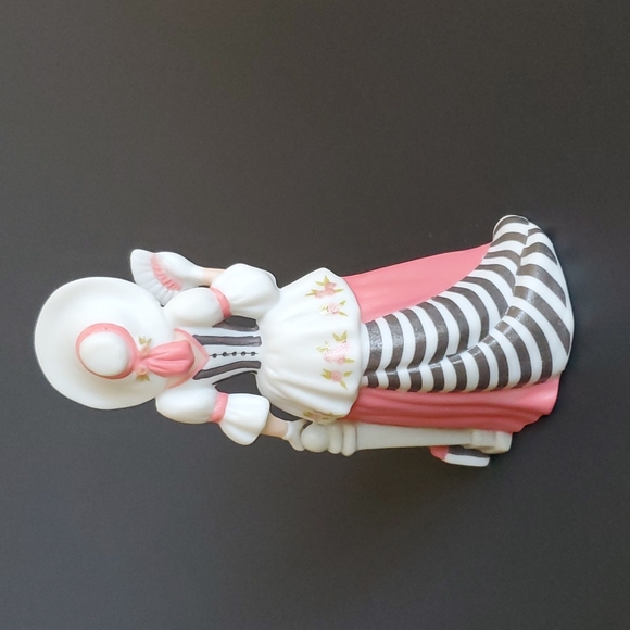 Avon Collectibles Mrs P.F.E Albee 1994 - Picture 6 of 10